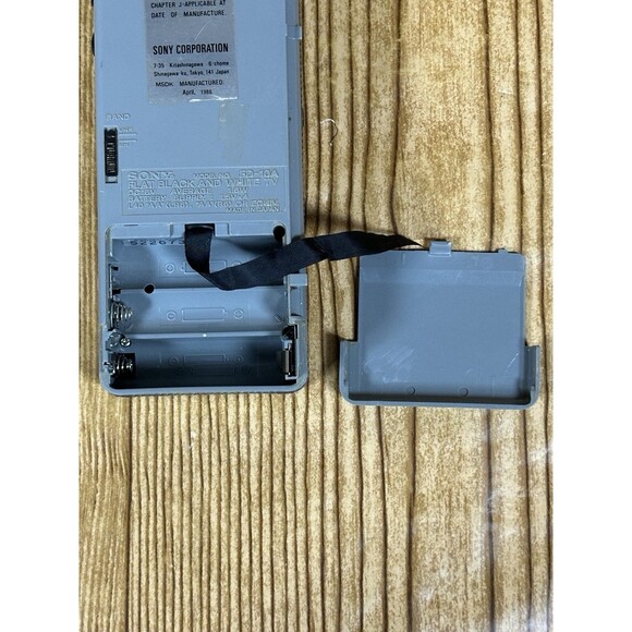 Vintage Sony Watchman FD-10A Handheld Pocket TV VHF/UHF‎ PARTS ONLY READ - Picture 6 of 13